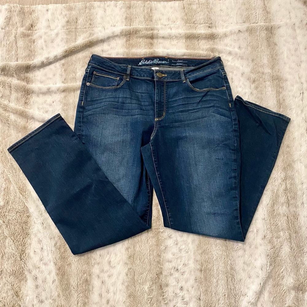 Eddie Bauer Curvy Straight Fit Dark Wash